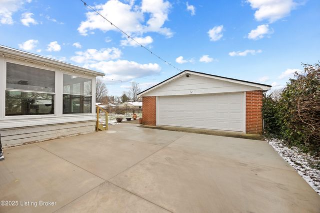 7304 Tangelo Dr, Louisville, KY 40228