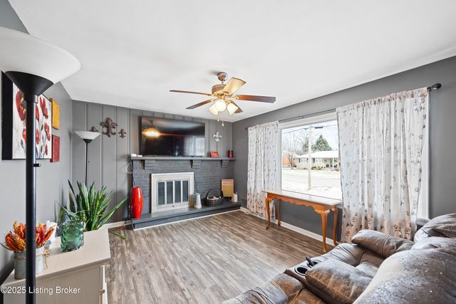 7304 Tangelo Dr, Louisville, KY 40228