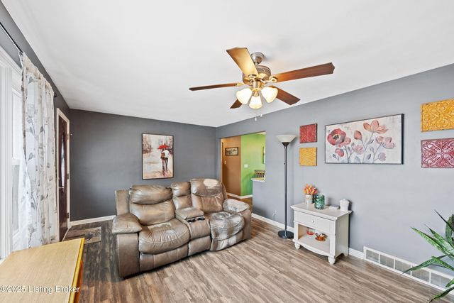 7304 Tangelo Dr, Louisville, KY 40228