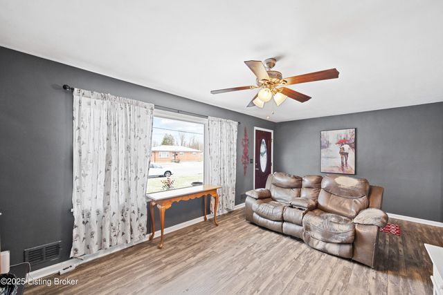 7304 Tangelo Dr, Louisville, KY 40228