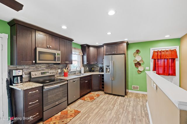 7304 Tangelo Dr, Louisville, KY 40228