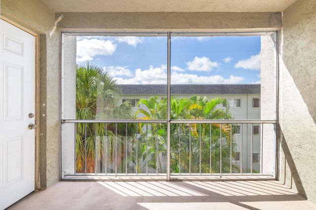 505 Spencer Drive 207, West Palm Beach, FL 33409