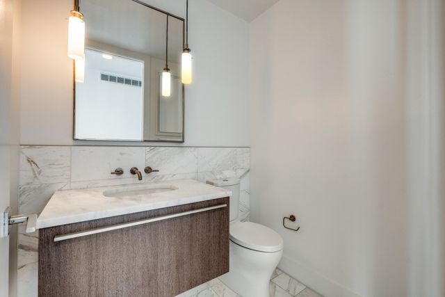 3130 N Harwood Street 2605, Dallas, TX 75201