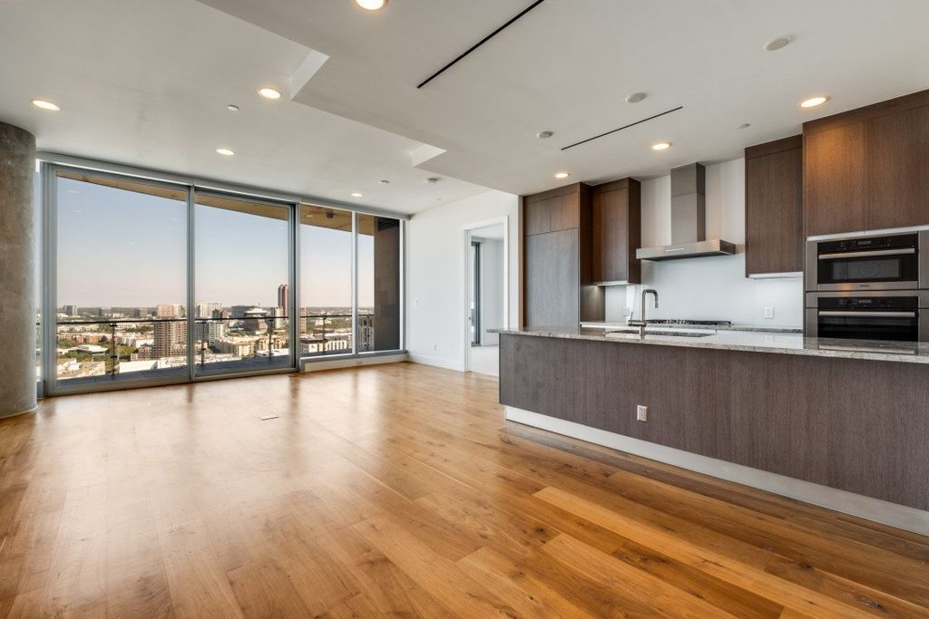 3130 N Harwood Street 2605, Dallas, TX 75201