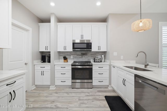 111 North Street, Waveland, MS 39576