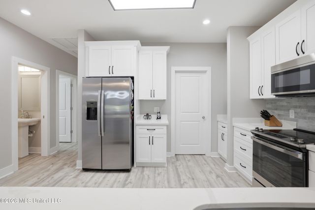 111 North Street, Waveland, MS 39576