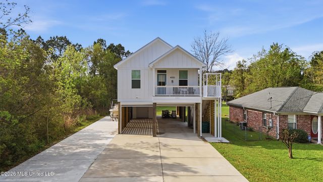 111 North Street, Waveland, MS 39576