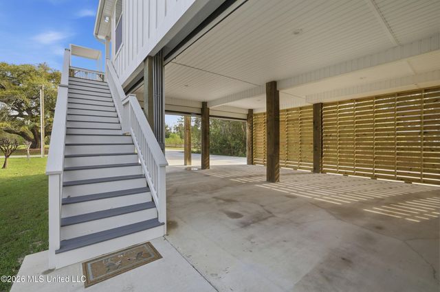 111 North Street, Waveland, MS 39576