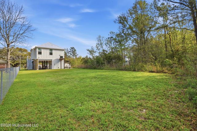 111 North Street, Waveland, MS 39576