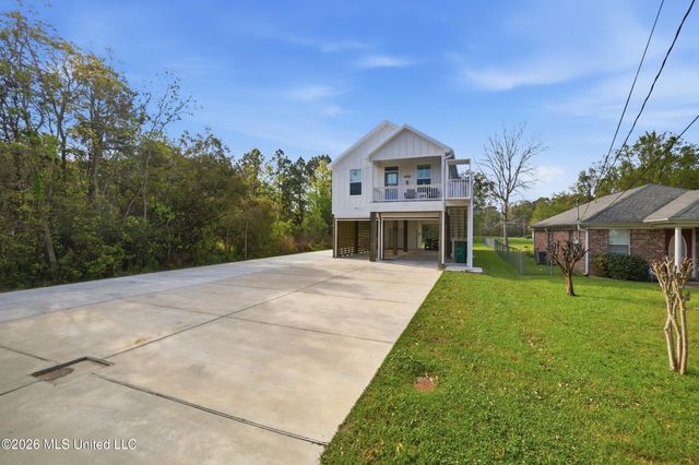 111 North Street, Waveland, MS 39576