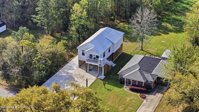 111 North Street, Waveland, MS 39576