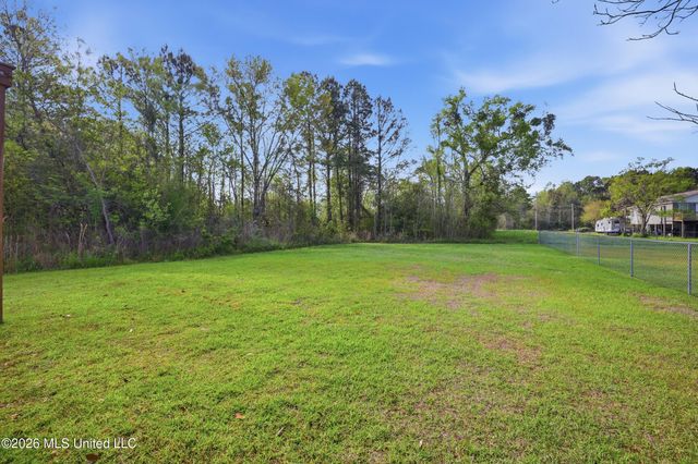 111 North Street, Waveland, MS 39576