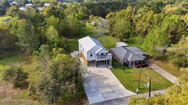 111 North Street, Waveland, MS 39576