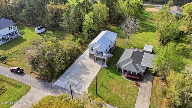 111 North Street, Waveland, MS 39576