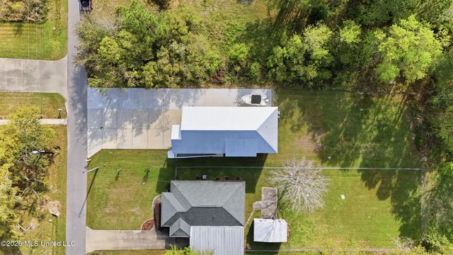 111 North Street, Waveland, MS 39576