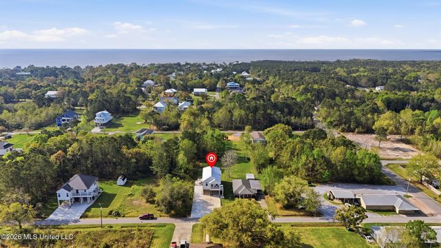 111 North Street, Waveland, MS 39576