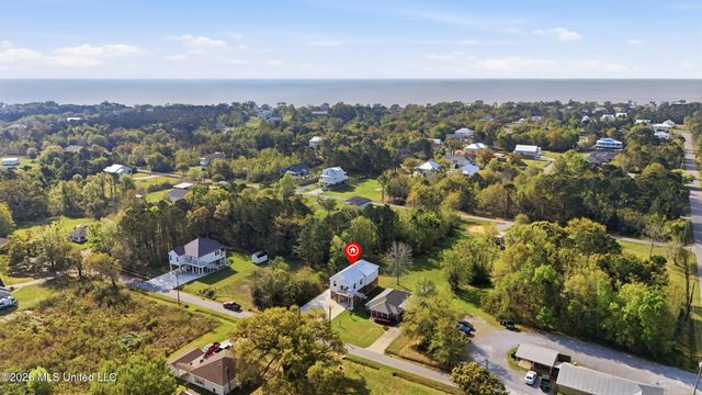 111 North Street, Waveland, MS 39576