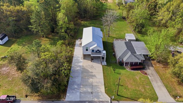 111 North Street, Waveland, MS 39576