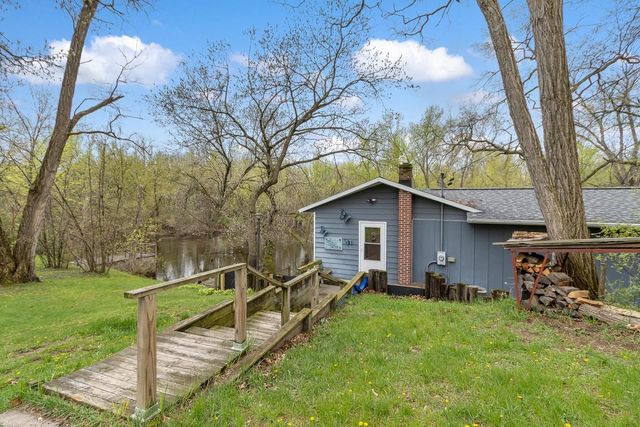 N4607 Oak Knoll Road, Poynette, WI 53955