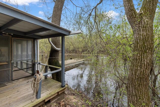 N4607 Oak Knoll Road, Poynette, WI 53955