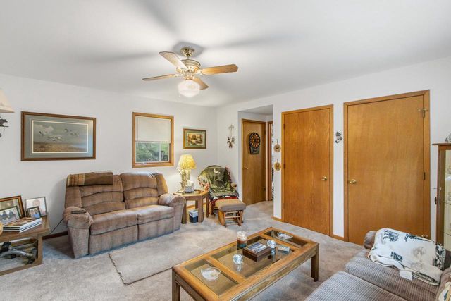 N4607 Oak Knoll Road, Poynette, WI 53955