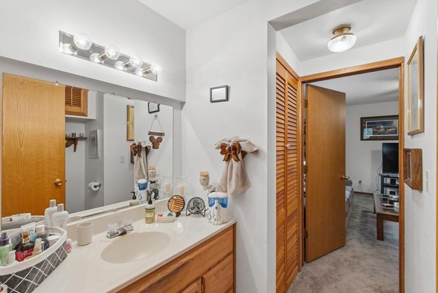 N4607 Oak Knoll Road, Poynette, WI 53955