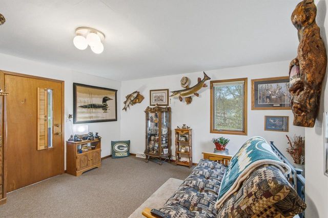 N4607 Oak Knoll Road, Poynette, WI 53955