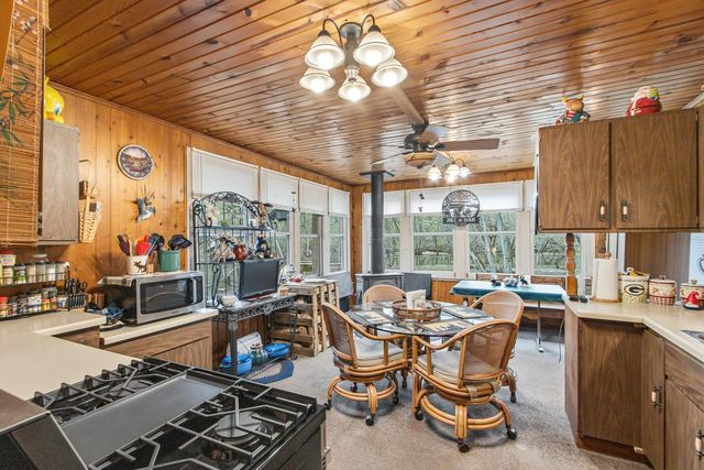 N4607 Oak Knoll Road, Poynette, WI 53955