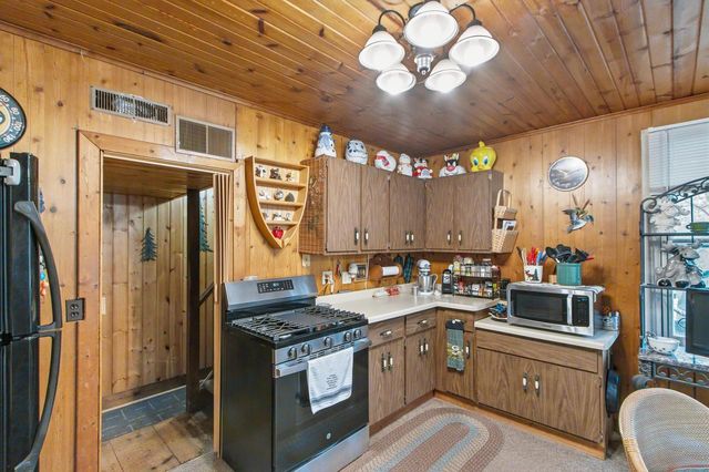N4607 Oak Knoll Road, Poynette, WI 53955