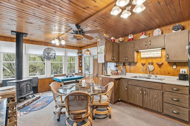 N4607 Oak Knoll Road, Poynette, WI 53955