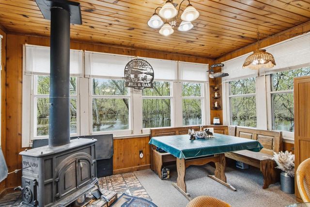 N4607 Oak Knoll Road, Poynette, WI 53955