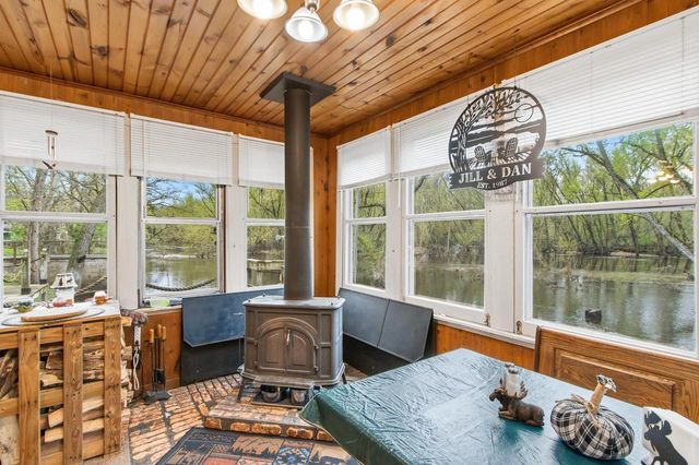N4607 Oak Knoll Road, Poynette, WI 53955