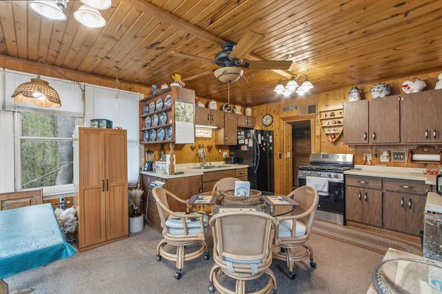 N4607 Oak Knoll Road, Poynette, WI 53955