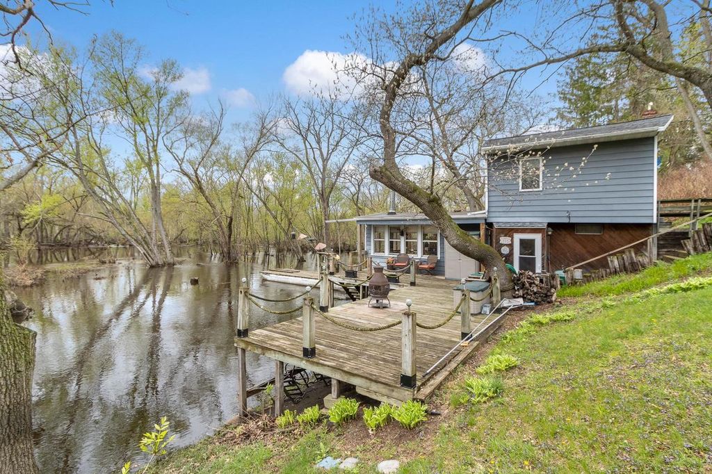 N4607 Oak Knoll Road, Poynette, WI 53955