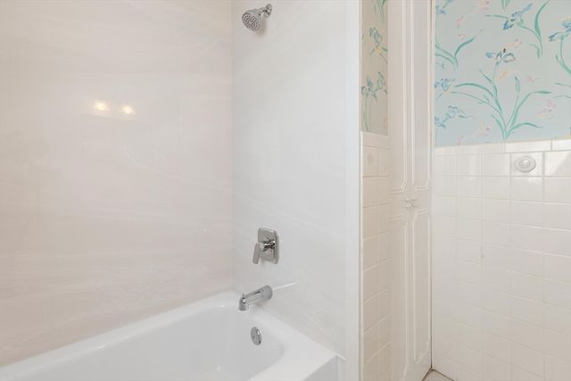 173 Lake Shore Rd 3, Boston, MA 02135