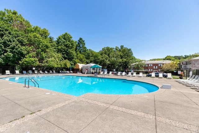 173 Lake Shore Rd 3, Boston, MA 02135