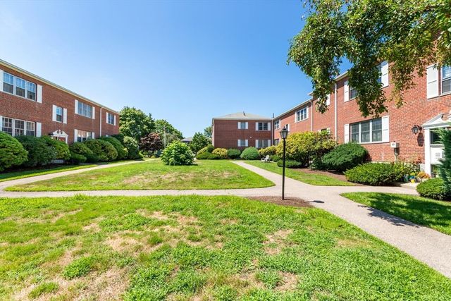 173 Lake Shore Rd 3, Boston, MA 02135