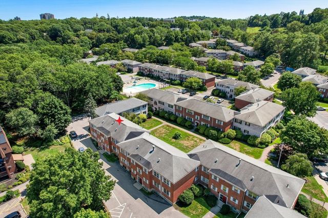 173 Lake Shore Rd 3, Boston, MA 02135