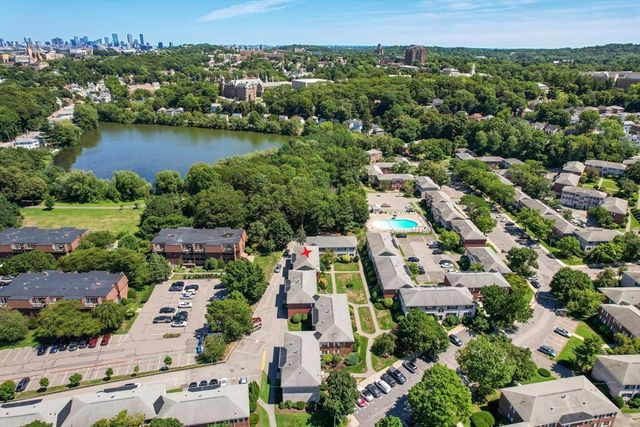 173 Lake Shore Rd 3, Boston, MA 02135