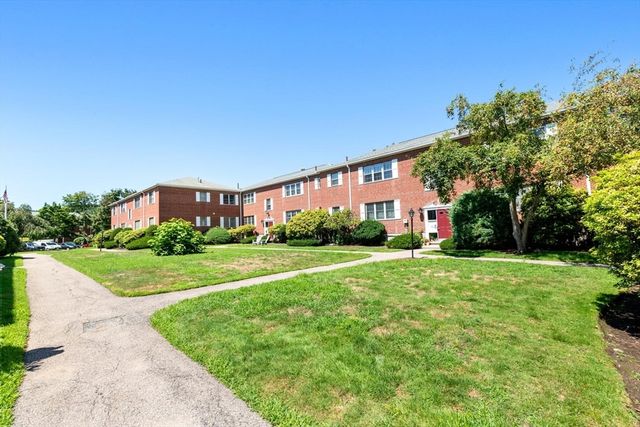 173 Lake Shore Rd 3, Boston, MA 02135