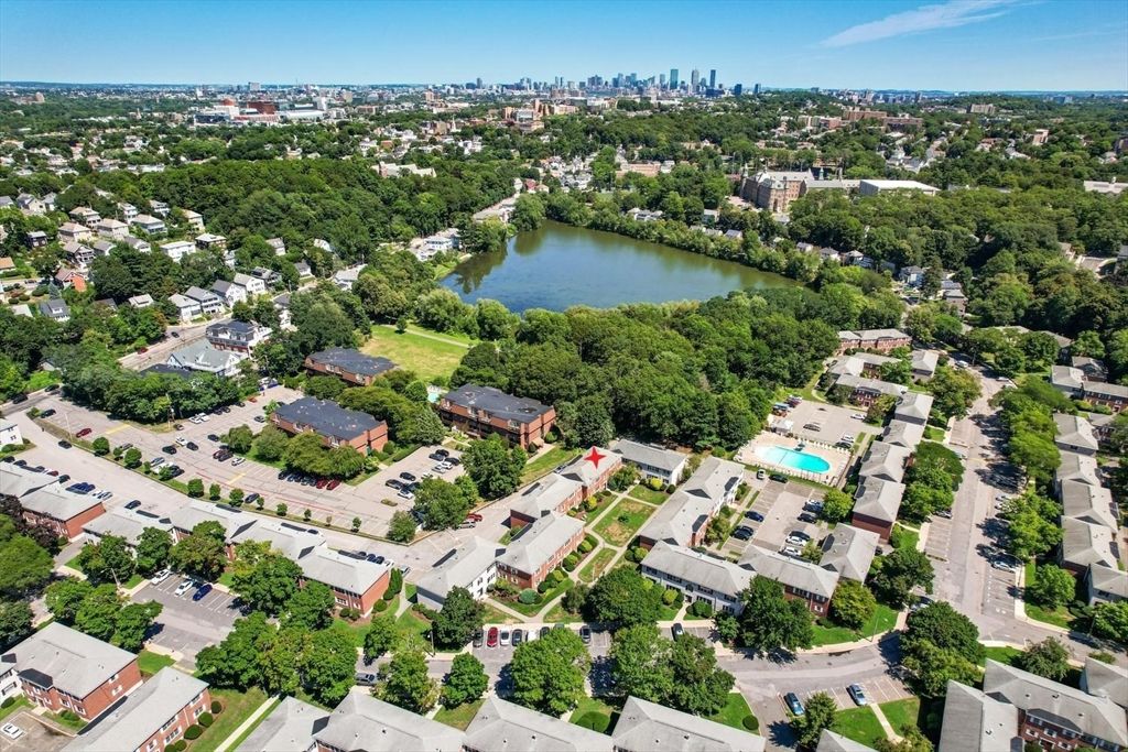 173 Lake Shore Rd 3, Boston, MA 02135