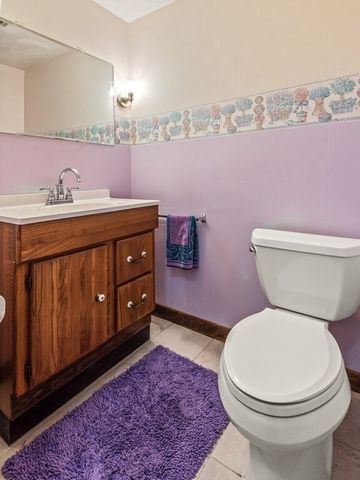 60 Burbank Rd, Sutton, MA 01590