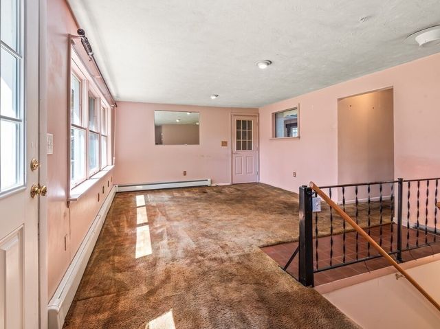 60 Burbank Rd, Sutton, MA 01590