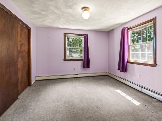 60 Burbank Rd, Sutton, MA 01590