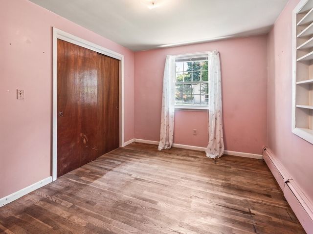 60 Burbank Rd, Sutton, MA 01590