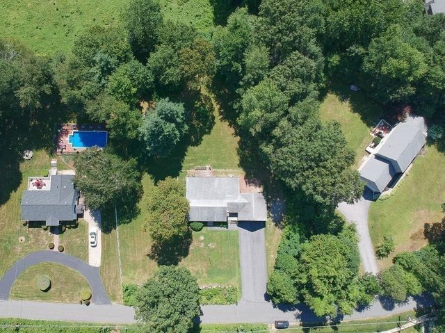 60 Burbank Rd, Sutton, MA 01590