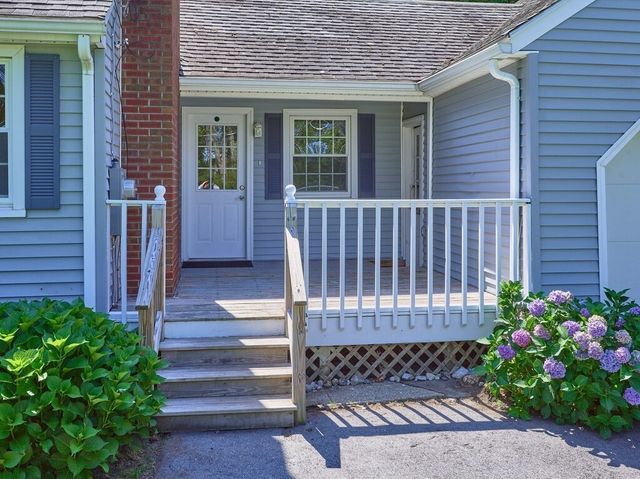 60 Burbank Rd, Sutton, MA 01590