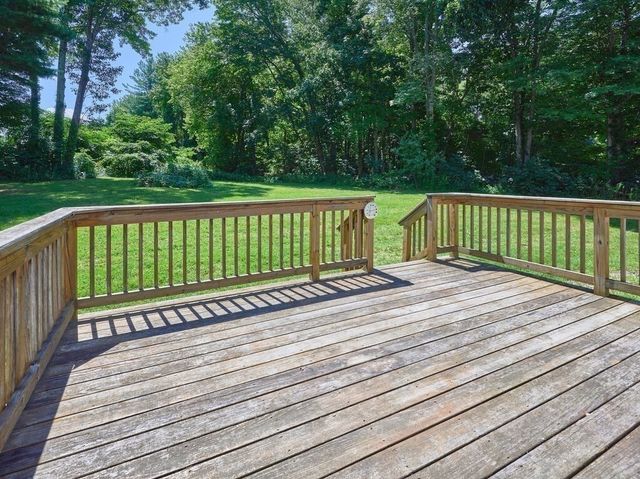 60 Burbank Rd, Sutton, MA 01590