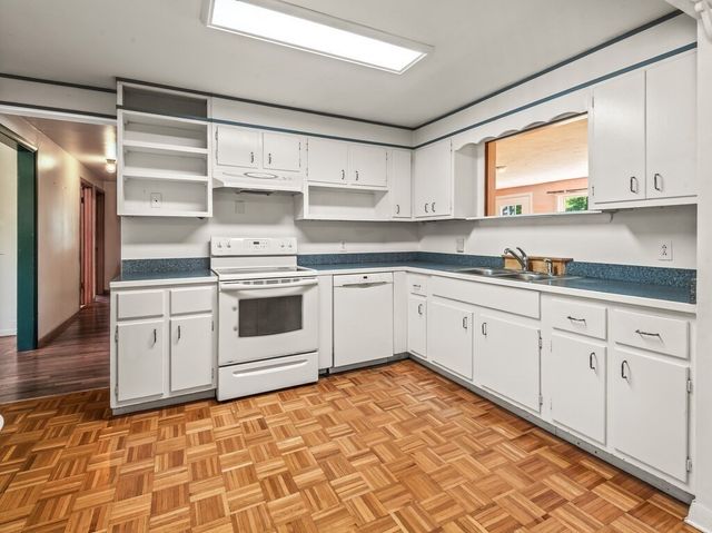 60 Burbank Rd, Sutton, MA 01590