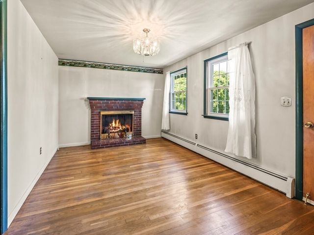 60 Burbank Rd, Sutton, MA 01590